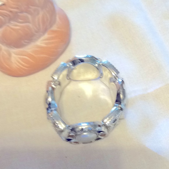 Vtg pearl w/6 colored surrounding stones bracelet - Picture 3 of 5